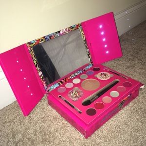 Ed Hardy Makeup Set with Lighting Mirror